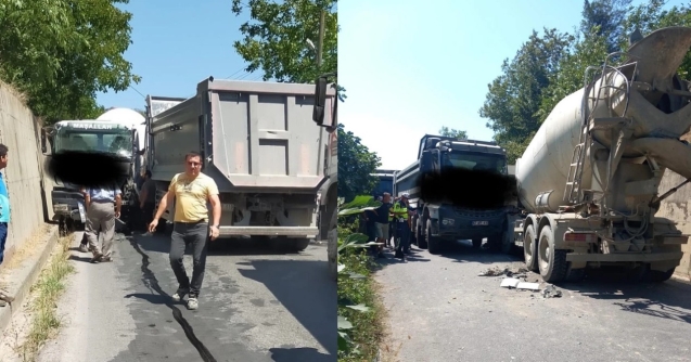 Kamyon, beton mikseri ile kafa kafaya çarpıştı…