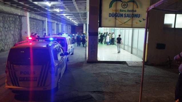 Düğünde çıkan kavgada bir kişi yaralandı.