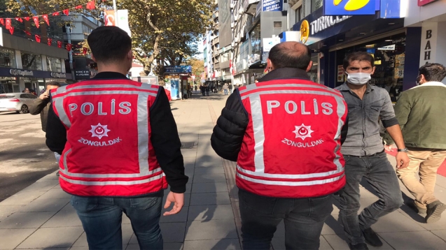 Polisten vatandaşlara sigara uyarısı...