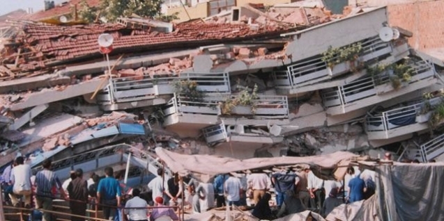 21. Yıl dönümünde vatandaşlar tarafından anılıyor