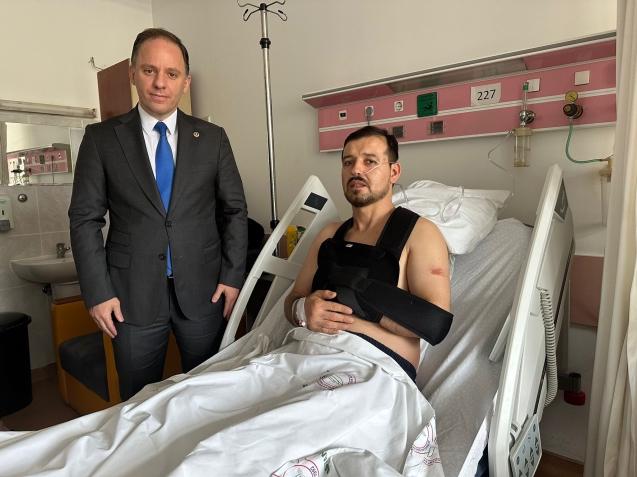 Yavuzyılmaz, kazada yaralanan maden işçisini ziyaret etti