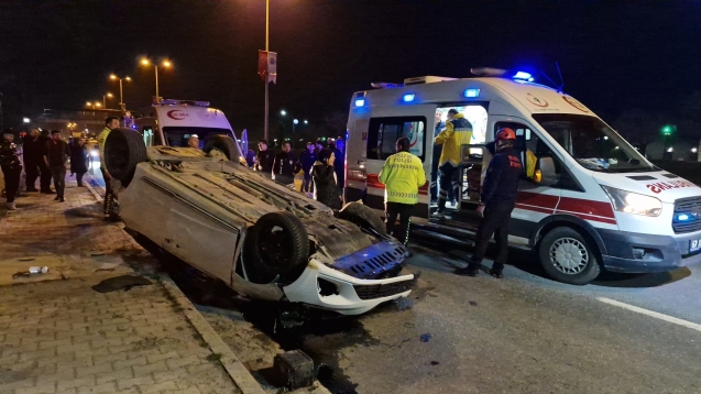 Gülüçte kaza... Takla attı 5 kişi yaralandı...