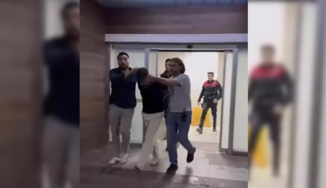 Arkadaşını bıçakladı... Durumu ağır...