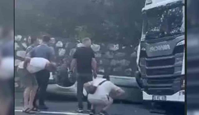 TIR otomobile çarptı… Sürücü öldü..