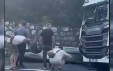 TIR otomobile çarptı… Sürücü öldü..