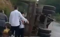Traktör römorku devrildi… Çok sayıda yaralı var…