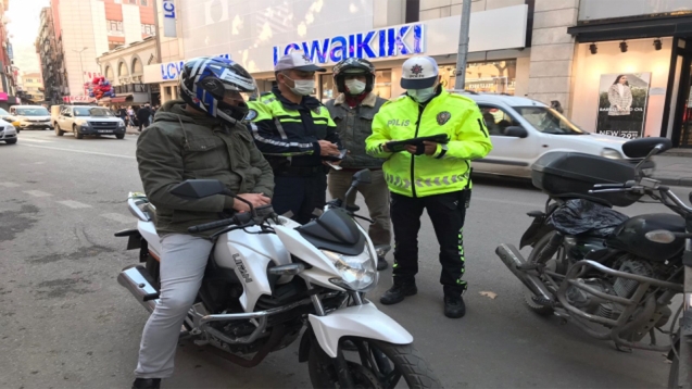 Motosiklet sürücülerine yönelik denetim yapıldı.