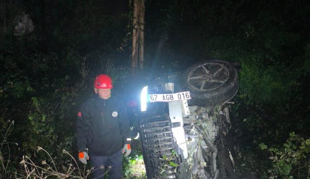 Otomobil şarampole uçtu... Araca sıkıştı..