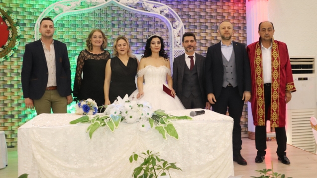 Özcan ve Deniz dünya evine girdi...