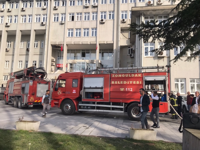 Adliye'de yangın çıktı...Ekipler yetişti...