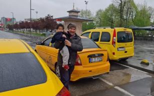 Kayıp çocuğa taksi şoförleri sahip çıktı...