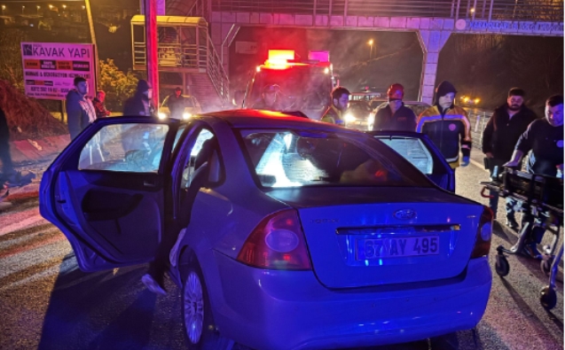Hastane kavşağında kaza... 2 kişi yaralandı...