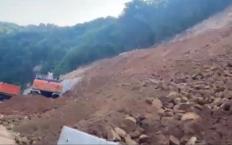 Zonguldak-Ereğli yolunda heyelan...