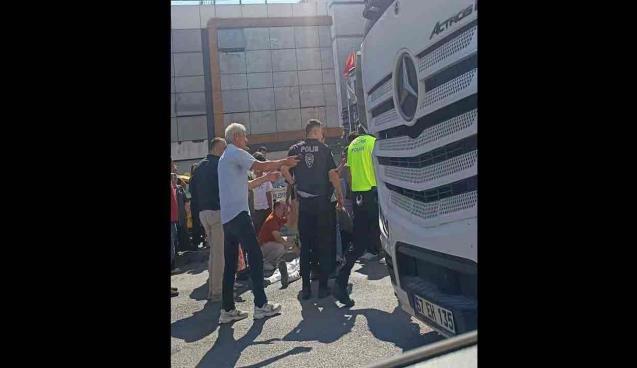 Otomobil motosiklet ile çarpıştı…