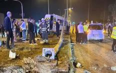 Minibüs ile hafif ticari araç çarpıştı; 21 yaralı…
