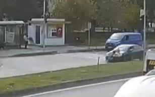 Bisikletli çocuğa otomobil çarptı; kaza kamerada