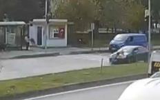 Bisikletli çocuğa otomobil çarptı; kaza kamerada