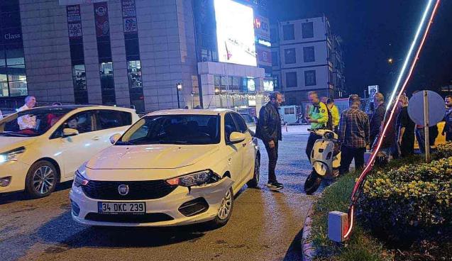 Otomobil ile motosiklet kavşakta çarpıştı…