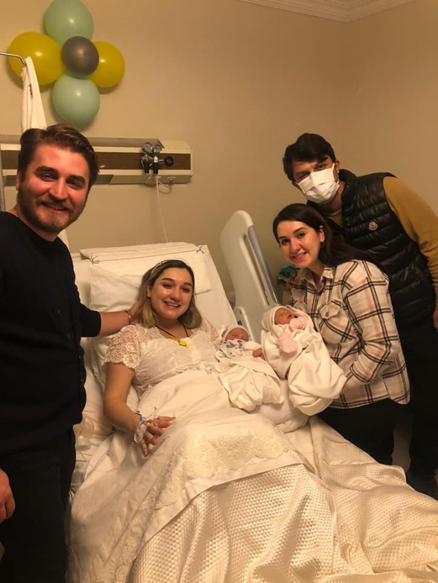 Sesli ilk torununa kavuştu...