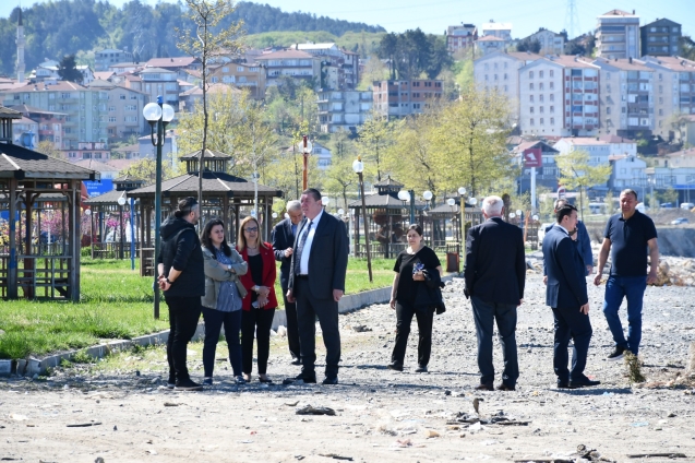 Alaplı Belediyesi sahil düzenlemesi için kolları sıvadı...