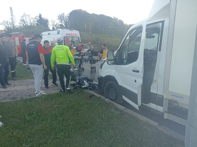 Hakimiyeti kaybetti...Kamyonetin altına girdi...