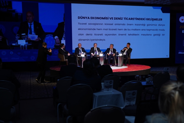 Ünlüer Ekonomi zirvesinde sunum gerçekleştirdi…