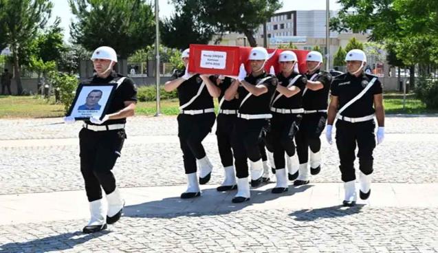 Hastalık nedeniyle hayatını kaybeden komiser toprağa verildi