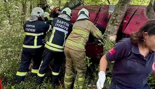 Ağaca çarptı, devrildi... 1’i ağır 3 yaralı…
