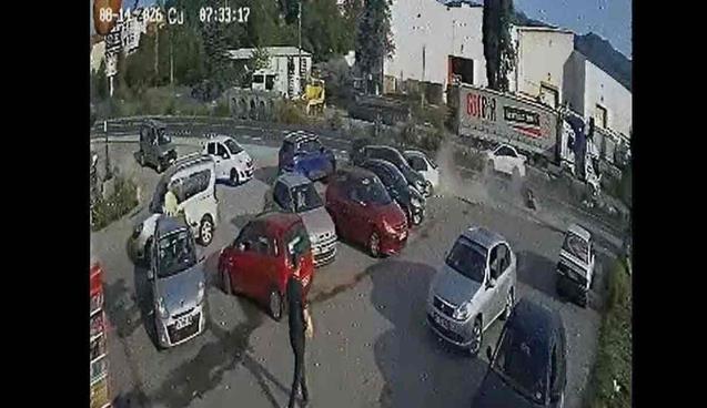 Yok böyle kaza… Ortalık savaş alanına döndü…