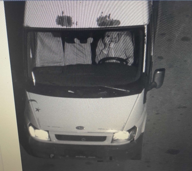 Park halinde duran minibüs çalındı...