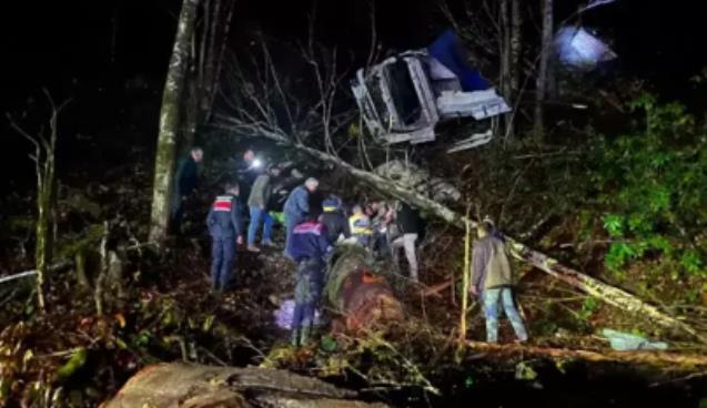 50 metreden dere yatağına devrildi... 4 saat sonra...