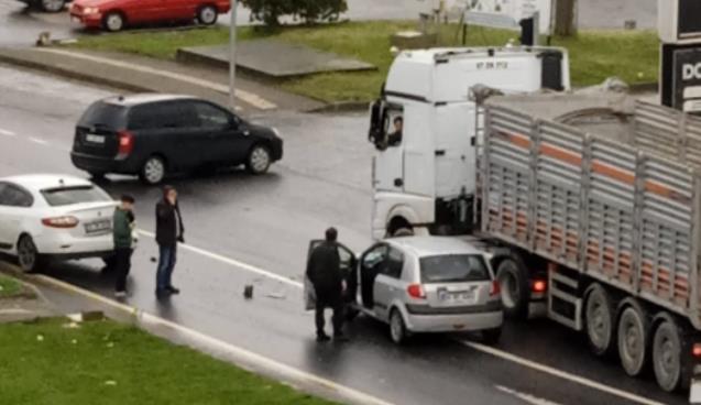 Kavşakta çarpıştılar… 1 kişi yaralandı…
