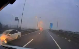 Ters yönde ilerleyen otomobil, kazaya neden oldu...