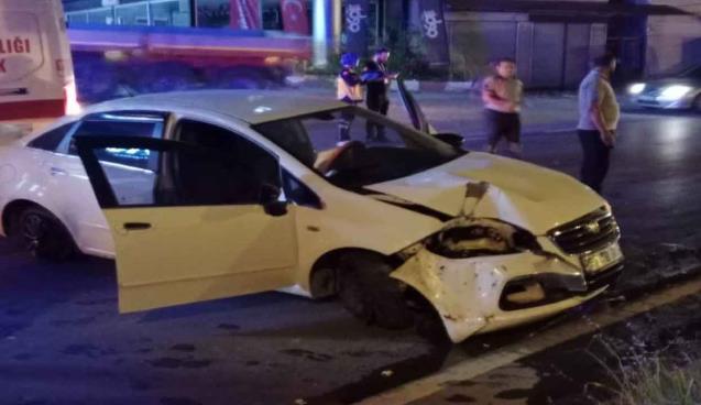 Feci kaza... Otomobil parçalara ayrıldı...