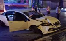 Feci kaza... Otomobil parçalara ayrıldı...