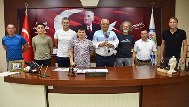 Posbıyık, Türkiye 2. si olan PARAVOLLEY takımını kutladı...