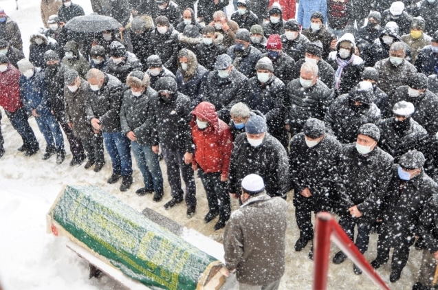 Kemal Özbay Dualarla Toprağa Verildi