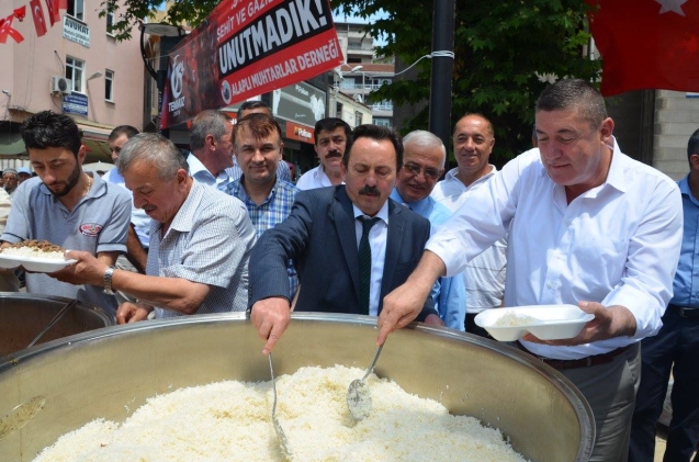 Pilav dağıtacaklar