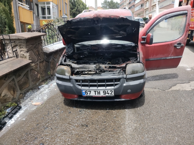 Park halinde alevlere teslim oldu... Ekipler müdahale etti..