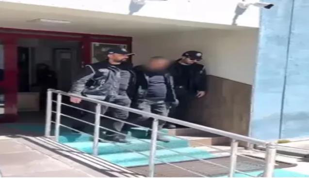 Durdurulan kamyndan 10 kaçak göçmen çıktı, sürücü tutuklandı