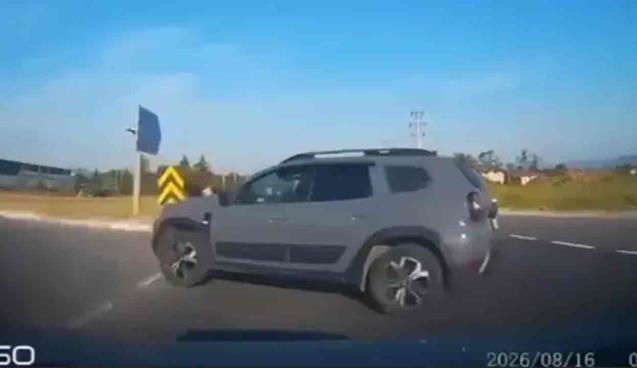 Kavşakta otomobil cipe çarptı; 5 yaralı