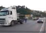 TIR’dan ayrılan DORSE, köprü üzerinde kaldı.