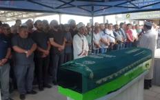 Balon nedeniyle nefessiz kalan Muhammed Ali, toprağa verildi