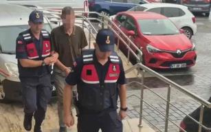 Kızını dövmeyen dizini döver… Tutuklandılar…
