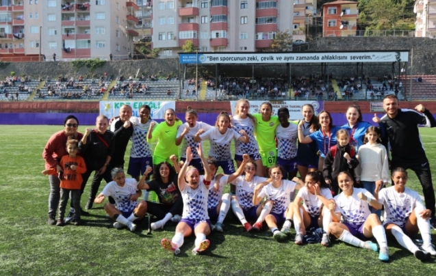 Altın Kızlar Asya Doğuşspor'u 3-0 mağlup etti