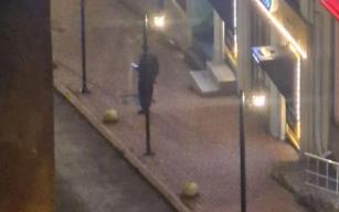 Elinde balta ile dolaşıp korku saçtı...