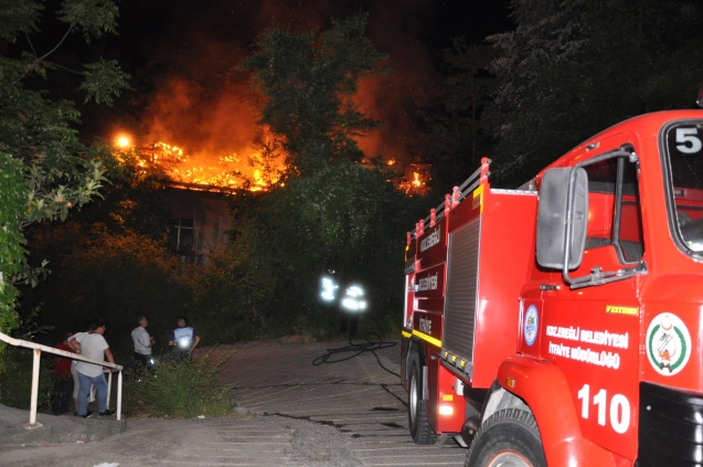 Gazinin evi alevlere teslim oldu…