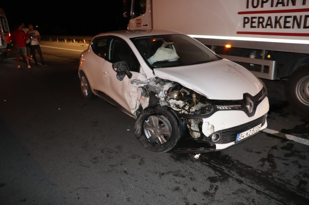 2 otomobile çarparak durabildi… Yaralılar var…