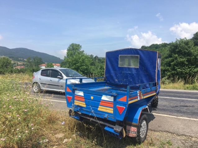 Patpat otomobille çarpıştı… Yaralılar var…