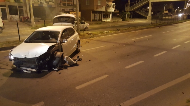 Otomobil hurdaya döndü…